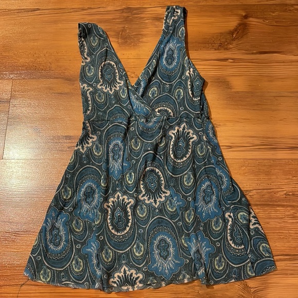 Bebe Paisley Green/Blue Flowy Sleeveless Top Small - Picture 3 of 4